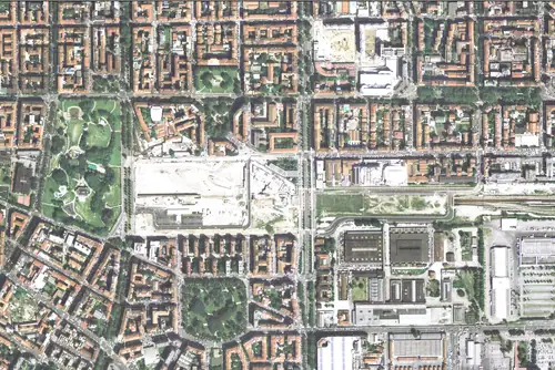 Aerial photograph of the Patch and its neighbouring lots in Milan, 2007, with a dashed outline around the Patch